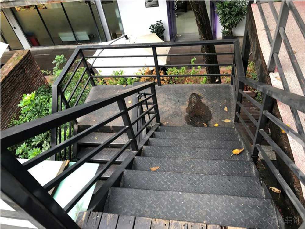 工業(yè)風(fēng)商務(wù)辦公場所室外樓梯裝修圖