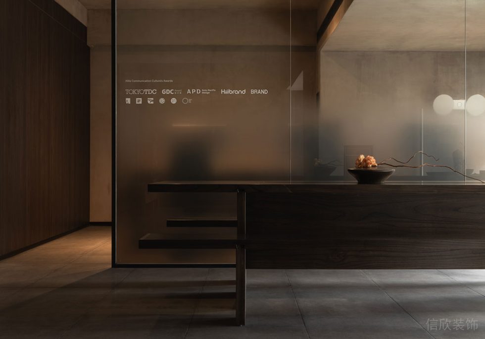 簡(jiǎn)約風(fēng)格商務(wù)辦公室前廳入口裝修圖