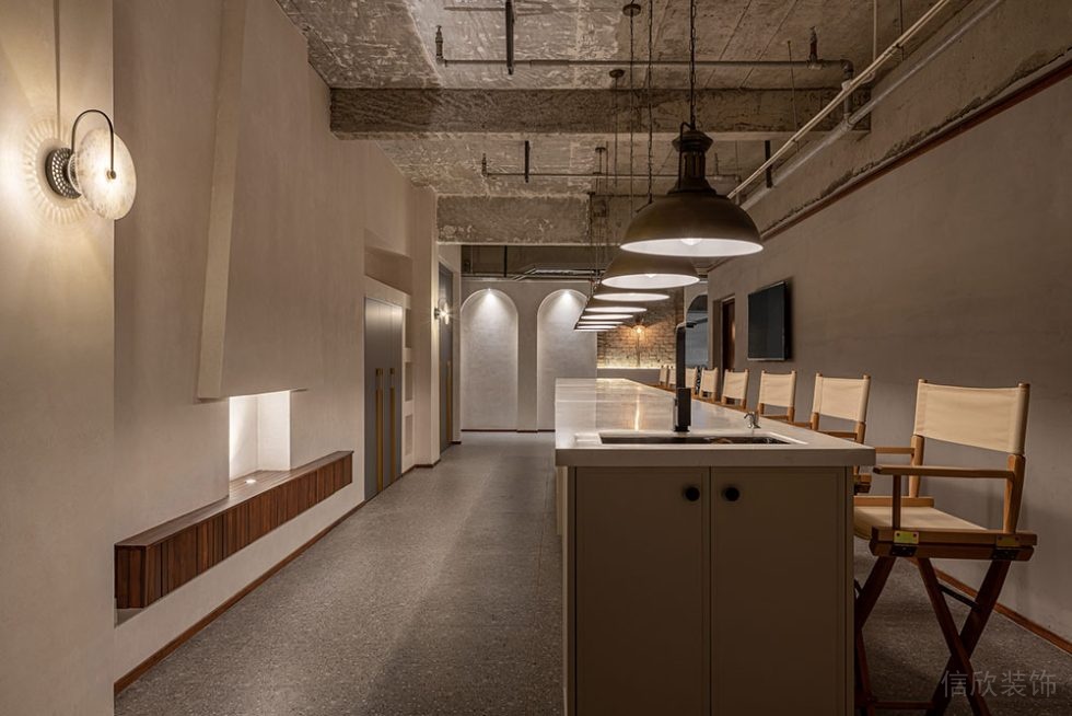 簡(jiǎn)約工業(yè)風(fēng)辦公場(chǎng)所案例茶水休閑廳設(shè)計(jì)裝修圖