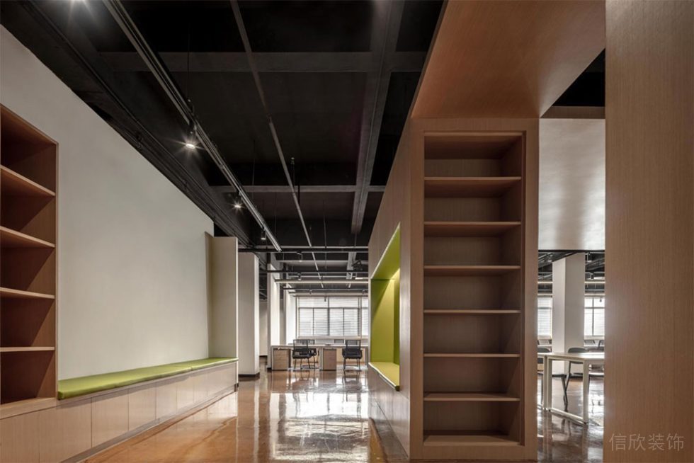 簡約工業(yè)風辦公空間走廊休息區(qū)設計案例裝修圖