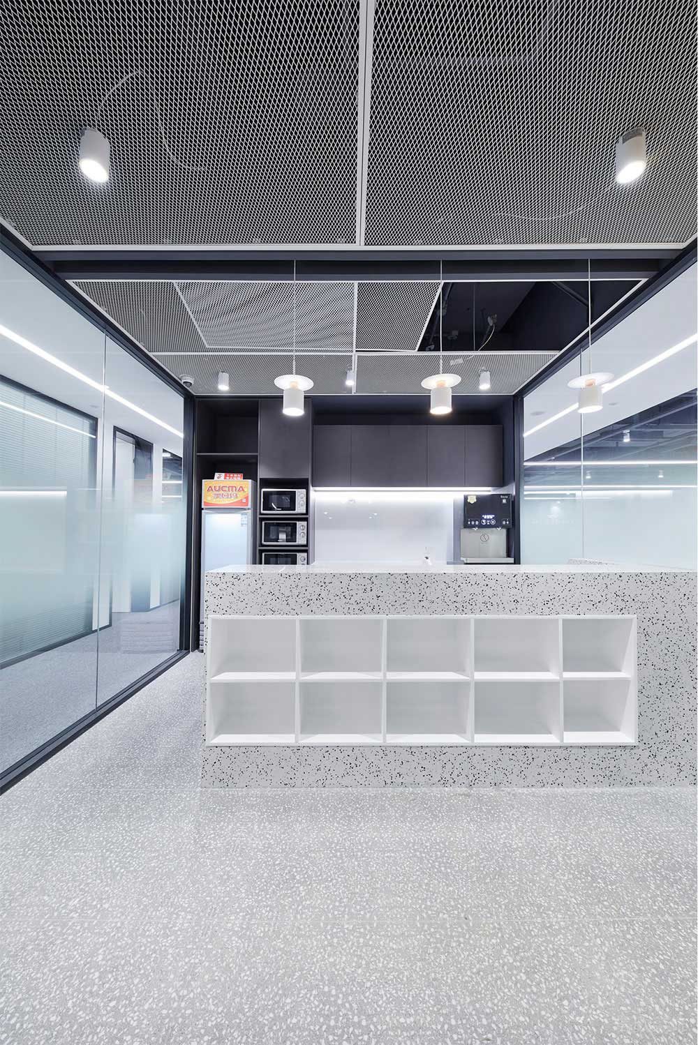 現代風格辦公場所案例茶水休閑區(qū)空間設計裝修圖