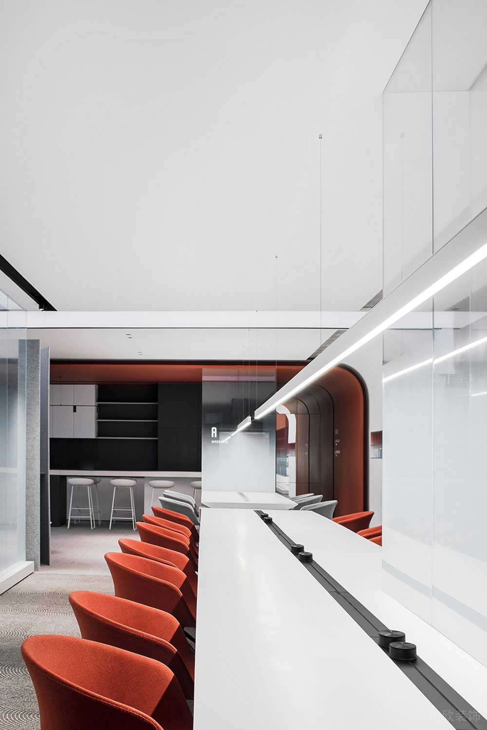 現(xiàn)代風(fēng)格辦公場所案例商務(wù)洽談區(qū)設(shè)計裝修圖