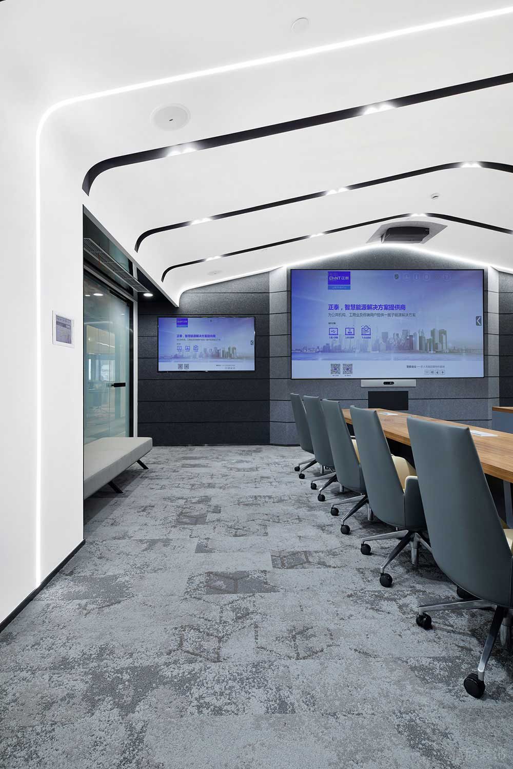 現(xiàn)代風(fēng)格辦公空間案例多功能會議室設(shè)計(jì)裝修圖