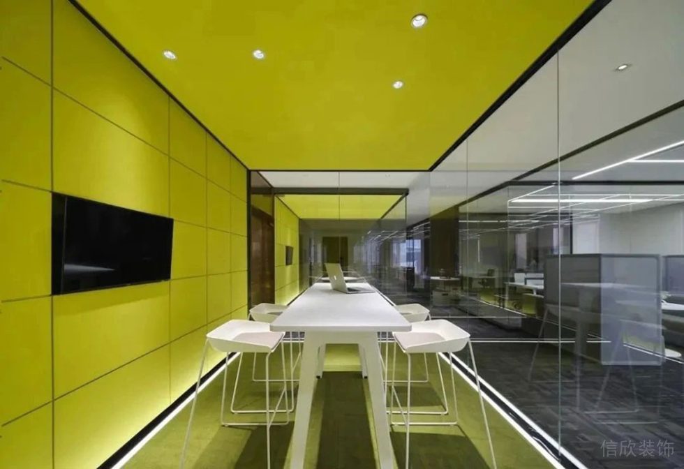 現(xiàn)代風(fēng)格辦公空間休閑室吧臺工作區(qū)裝修圖