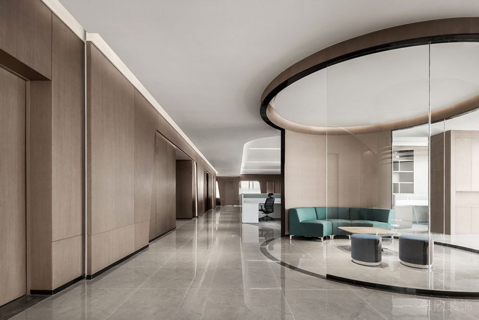 現(xiàn)代風格辦公室玻璃洽談室設(shè)計裝修圖