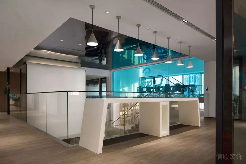 現(xiàn)代風(fēng)格辦公室連廊設(shè)計(jì)裝修圖