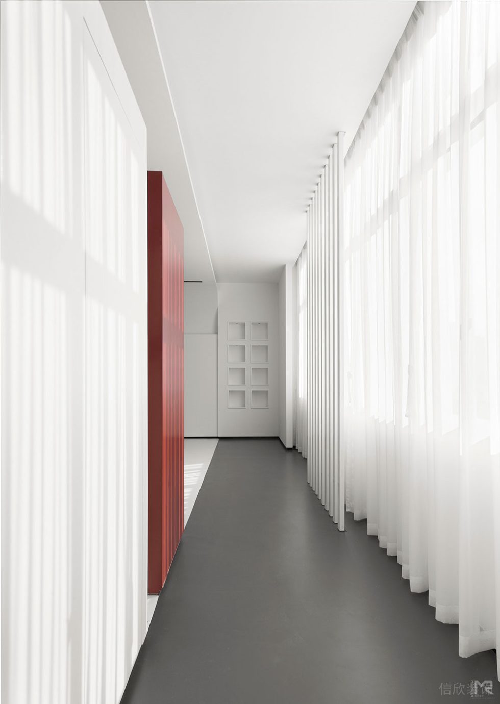 現(xiàn)代風(fēng)格公共辦公室過(guò)道案例裝修圖