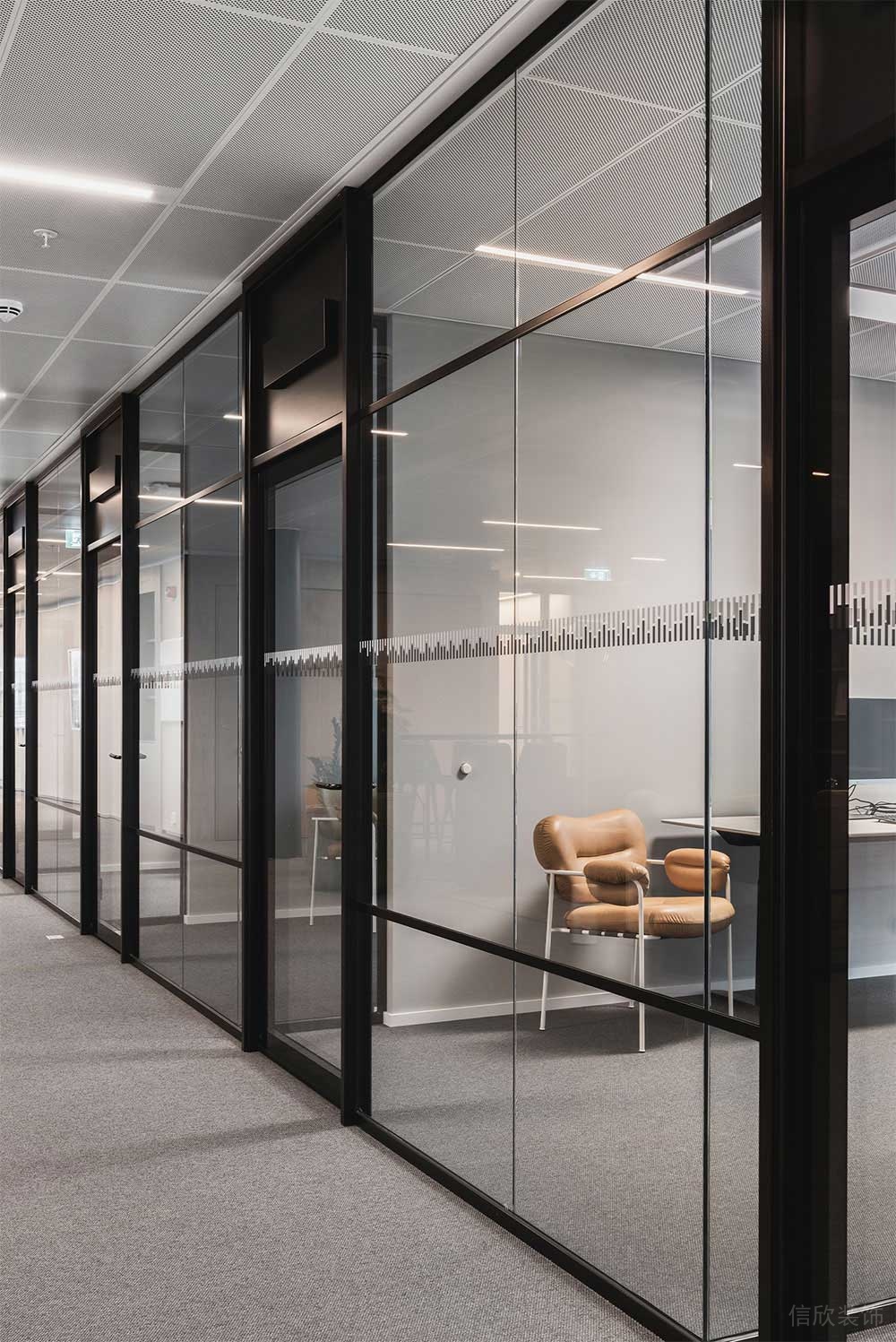 現(xiàn)代風(fēng)格公共辦公室過(guò)道空間裝修圖