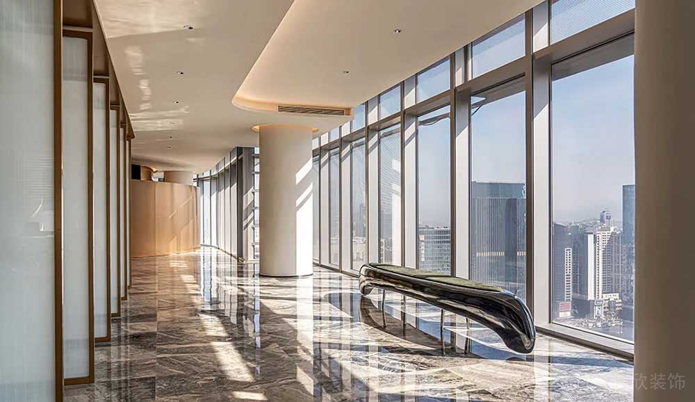 現(xiàn)代風(fēng)格商務(wù)辦公場所過廊空間休息區(qū)裝修圖