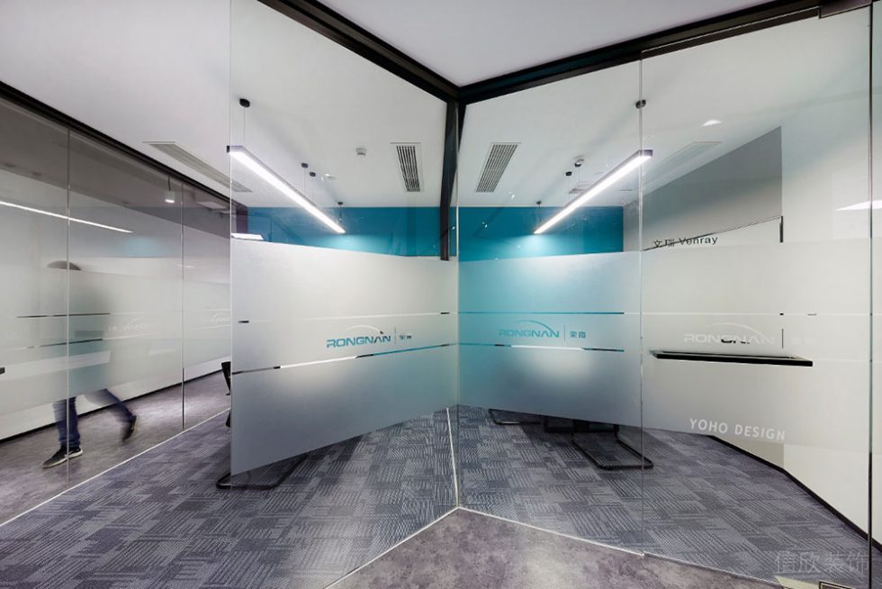 現(xiàn)代風(fēng)格商務(wù)辦公場所會議室門廳裝修圖