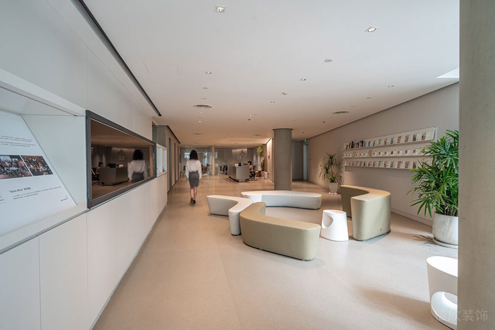 現(xiàn)代風格商務辦公場所前廳休息區(qū)設計裝修圖