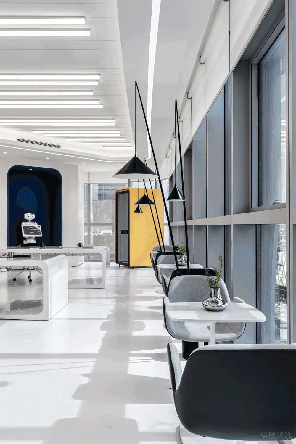 現代風格商務辦公空間過廊洽談區(qū)裝修圖