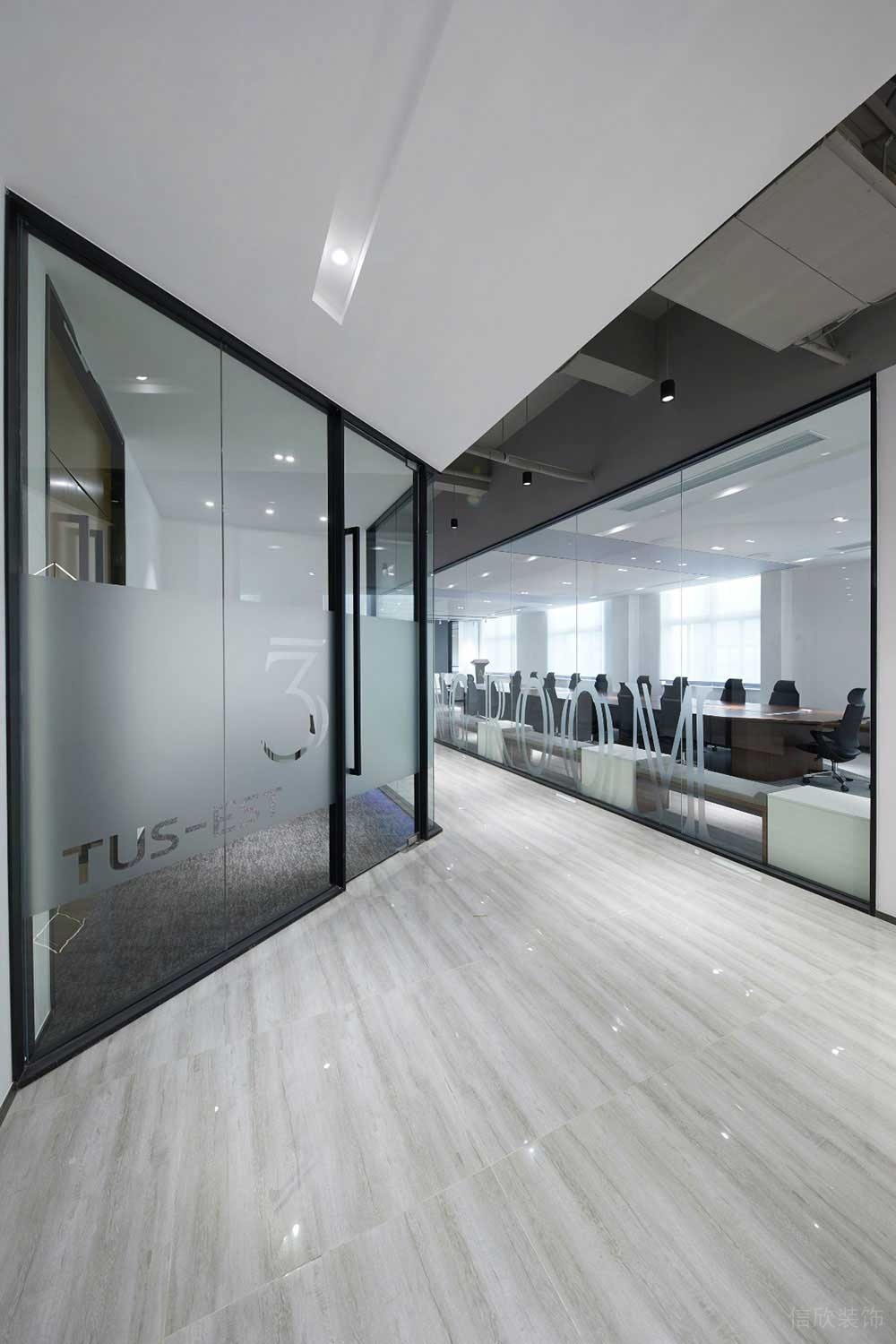 現(xiàn)代風(fēng)格商務(wù)辦公空間走廊設(shè)計裝修圖