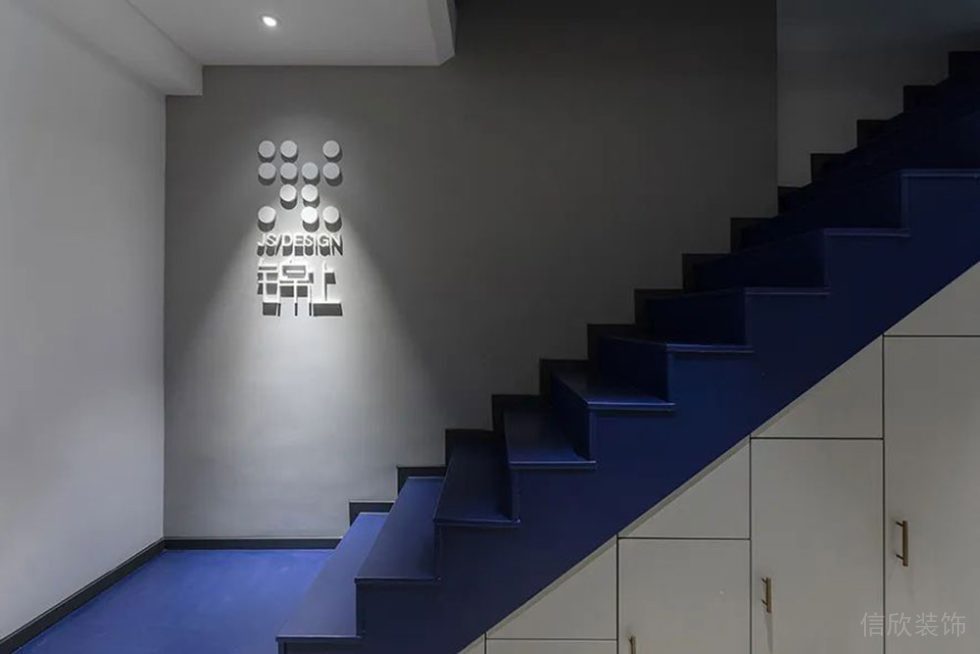 現(xiàn)代工業(yè)風(fēng)辦公場(chǎng)所案例樓梯走道設(shè)計(jì)裝修圖