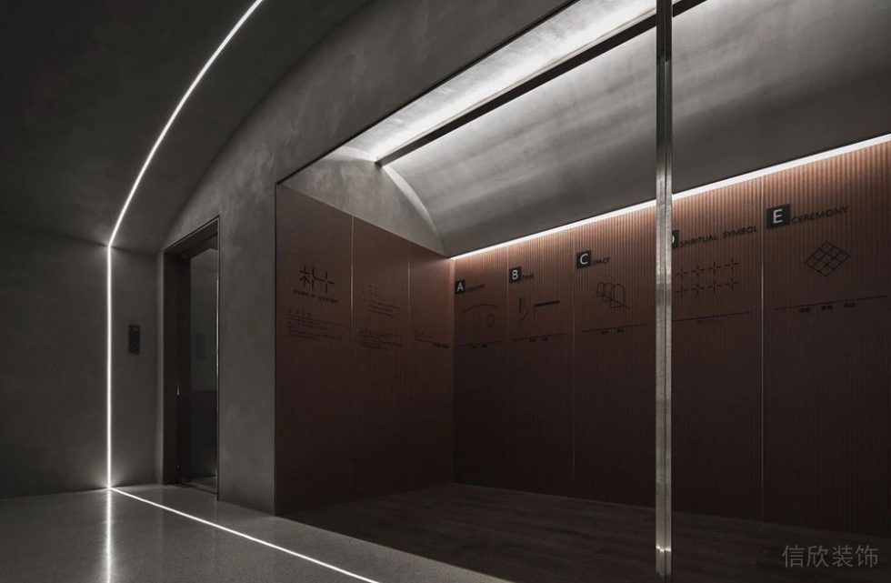 現(xiàn)代工業(yè)風(fēng)辦公場(chǎng)所案例藝術(shù)走廊設(shè)計(jì)裝修圖