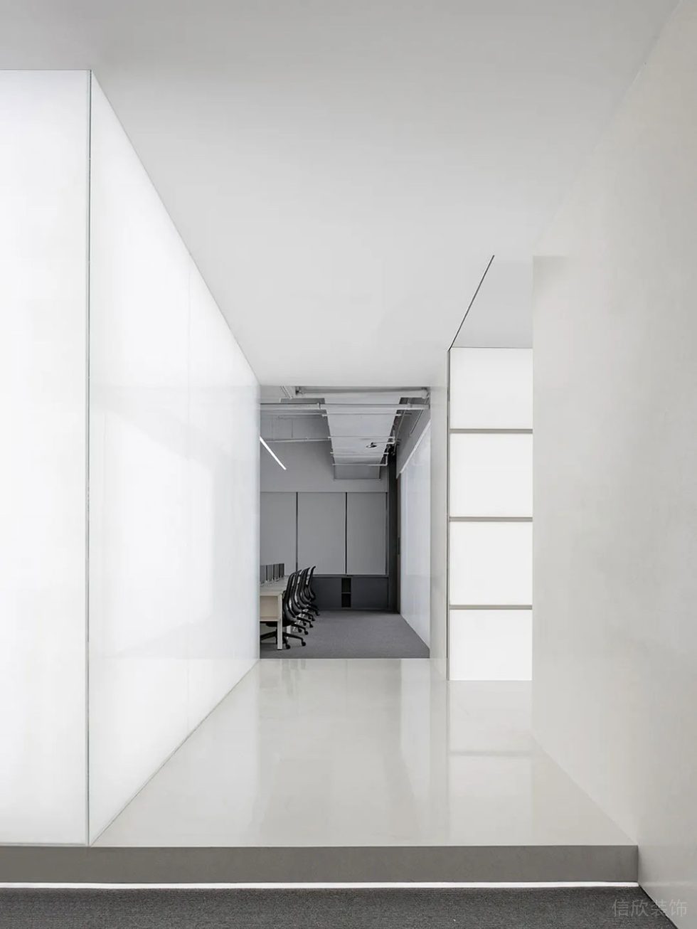 現(xiàn)代工業(yè)風(fēng)辦公場(chǎng)所案例走廊空間設(shè)計(jì)裝修圖