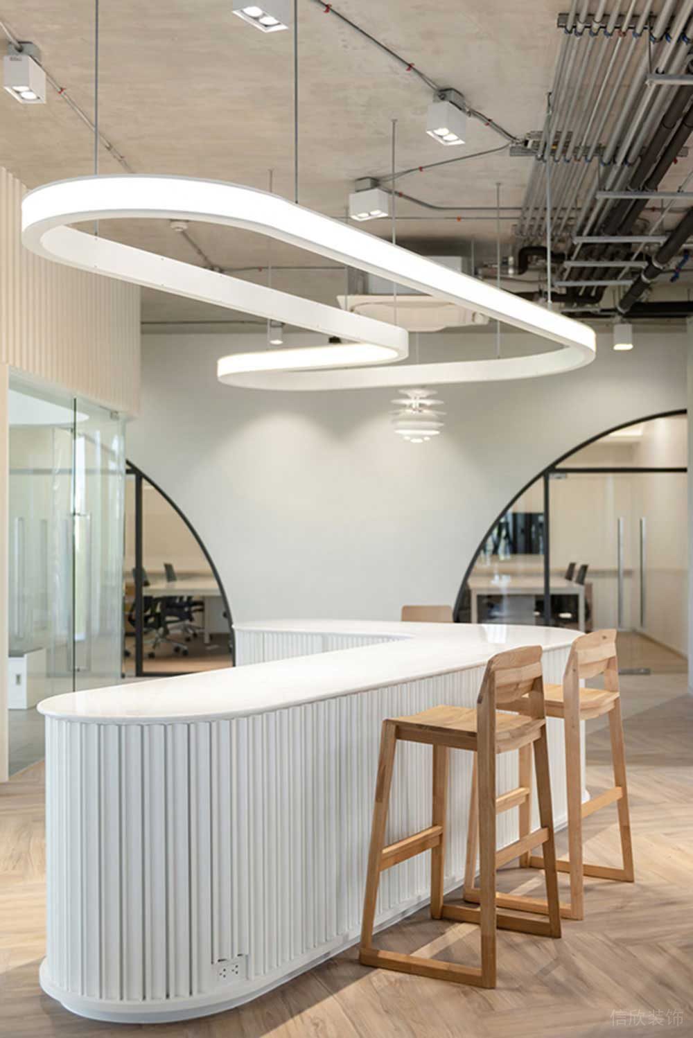 現(xiàn)代工業(yè)風(fēng)辦公場所吧臺(tái)休閑區(qū)空間設(shè)計(jì)裝修圖