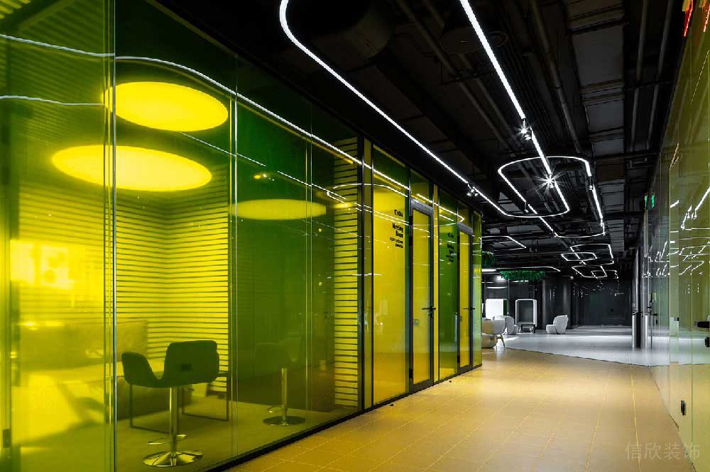 現(xiàn)代工業(yè)風(fēng)辦公場(chǎng)所過(guò)道空間設(shè)計(jì)裝修圖