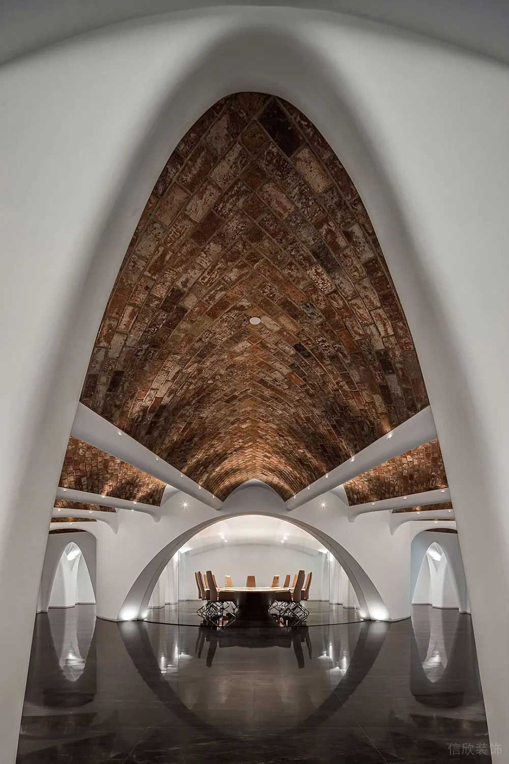 現(xiàn)代工業(yè)風(fēng)商務(wù)辦公空間會(huì)議廳裝修圖