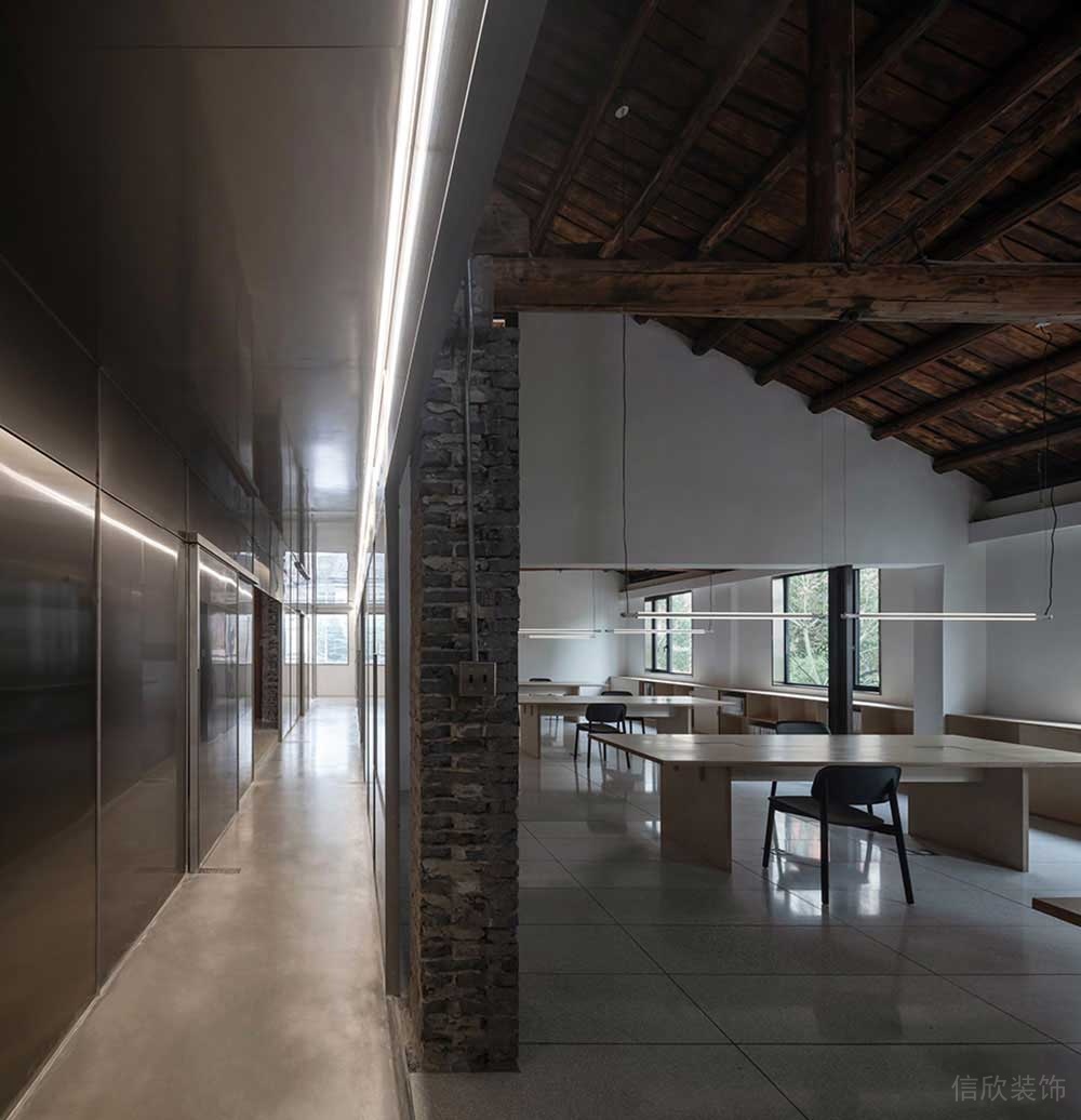 現(xiàn)代工業(yè)風(fēng)商務(wù)辦公室過道空間設(shè)計裝修圖