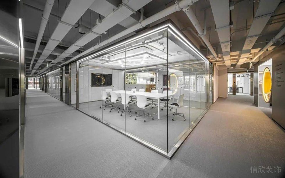 現代工業(yè)風商務辦公室過道設計裝修圖