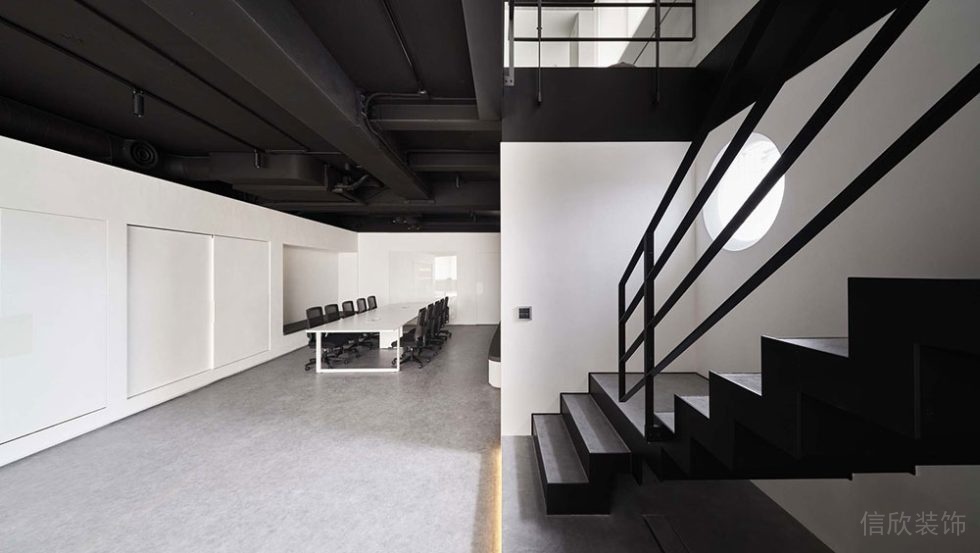 現(xiàn)代工業(yè)風(fēng)商務(wù)辦公室開(kāi)放式會(huì)議廳裝修圖