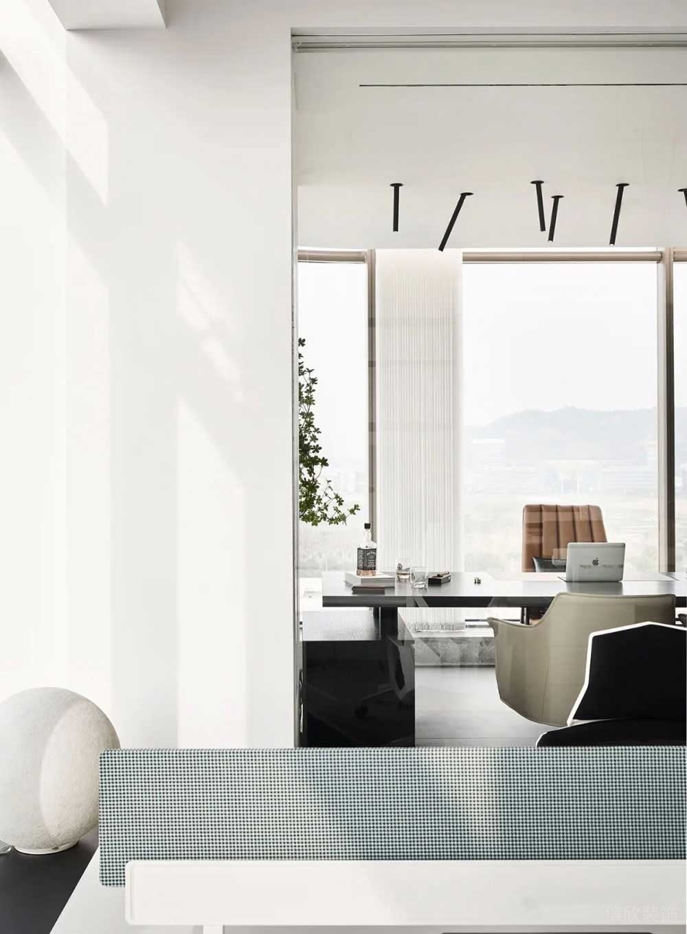 現(xiàn)代簡約風(fēng)格辦公空間案例總監(jiān)辦公室空間設(shè)計裝修圖