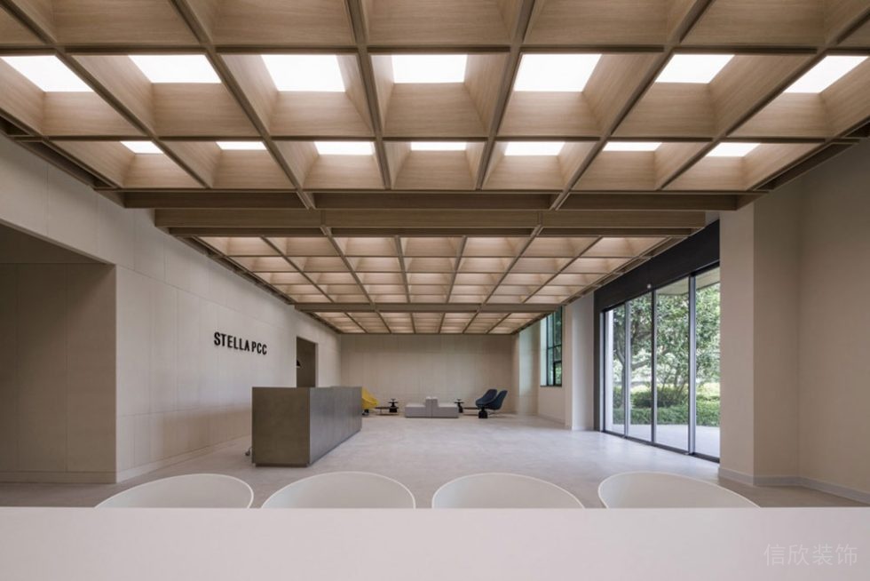 現(xiàn)代簡約風格公共辦公室大堂裝修圖