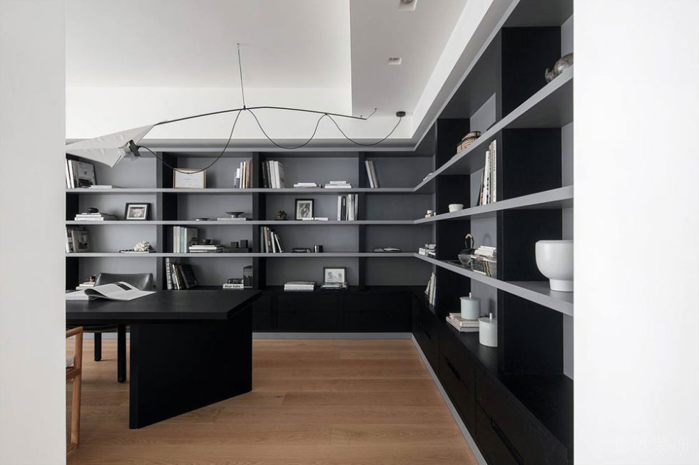 現(xiàn)代簡約風(fēng)格公共辦公室經(jīng)理獨(dú)立工作空間裝修圖