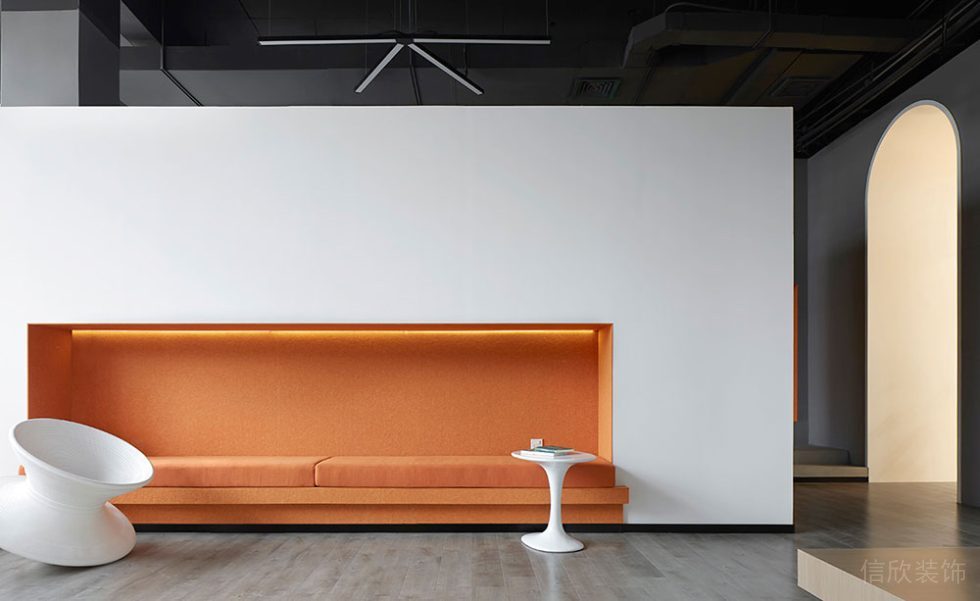 現(xiàn)代簡約風(fēng)格商務(wù)辦公場所過廊休息區(qū)裝修圖