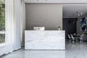 大理石前臺(tái)區(qū)簡(jiǎn)約風(fēng)現(xiàn)代辦公室裝修