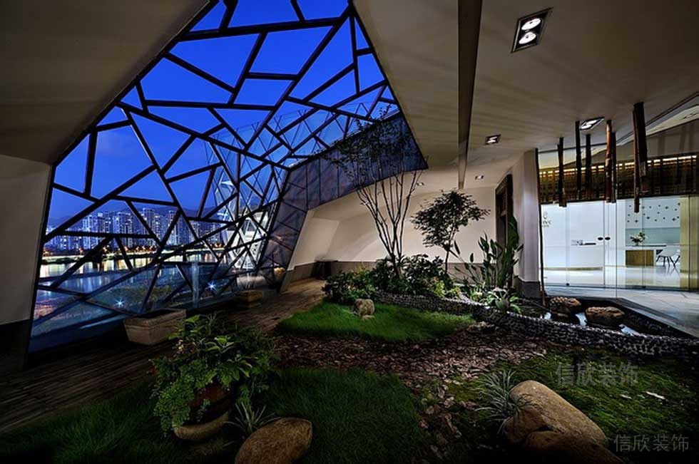 辦公室陽臺綠化裝修弧線玻璃裝修休息區(qū)