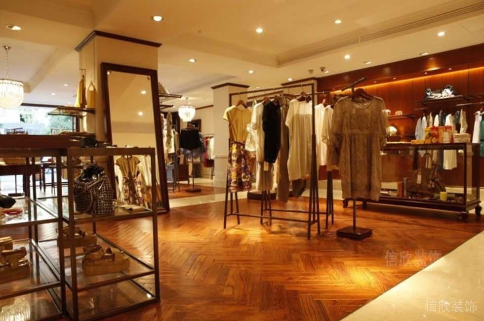 商場店鋪裝修服裝店古典木質(zhì)風裝修效果圖天花吸頂燈裝修