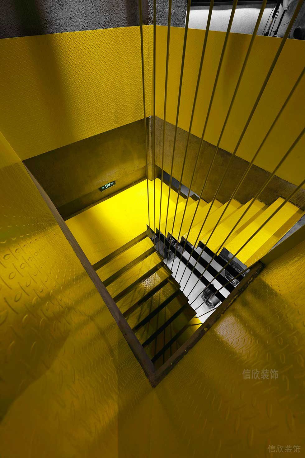 深圳鹽田工業(yè)風(fēng)美發(fā)店樓梯裝修設(shè)計 深圳鹽田工業(yè)風(fēng)美發(fā)店樓梯裝修設(shè)計
