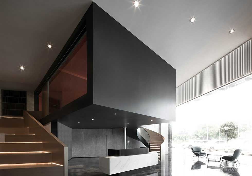 弧線大理石前臺區(qū)辦公室裝修木質(zhì)燈帶過道階梯效果圖