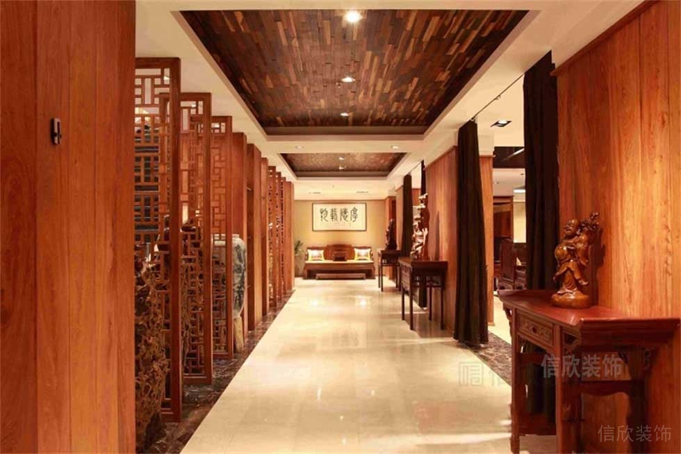 直線型過道餐廳裝修效果圖鏤空屏風(fēng)木雕平推門中式設(shè)計