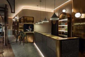 復(fù)古水磨石地板金屬吧臺裝修餐廳效果圖天花吊頂木質(zhì)墻體裝修