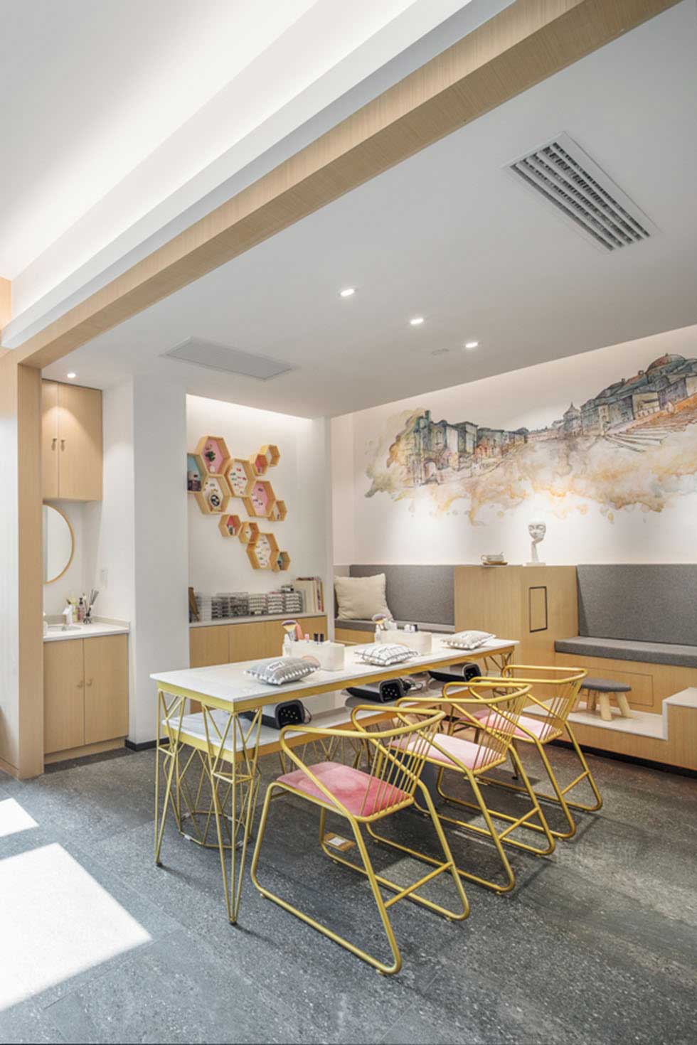 深圳羅湖美容店美甲區(qū)裝修設(shè)計 深圳羅湖美容店美甲區(qū)裝修設(shè)計