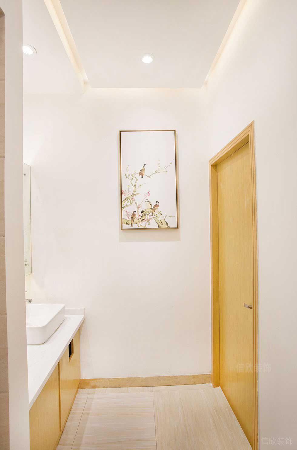 休閑中心衛(wèi)生間門口無主燈吊頂