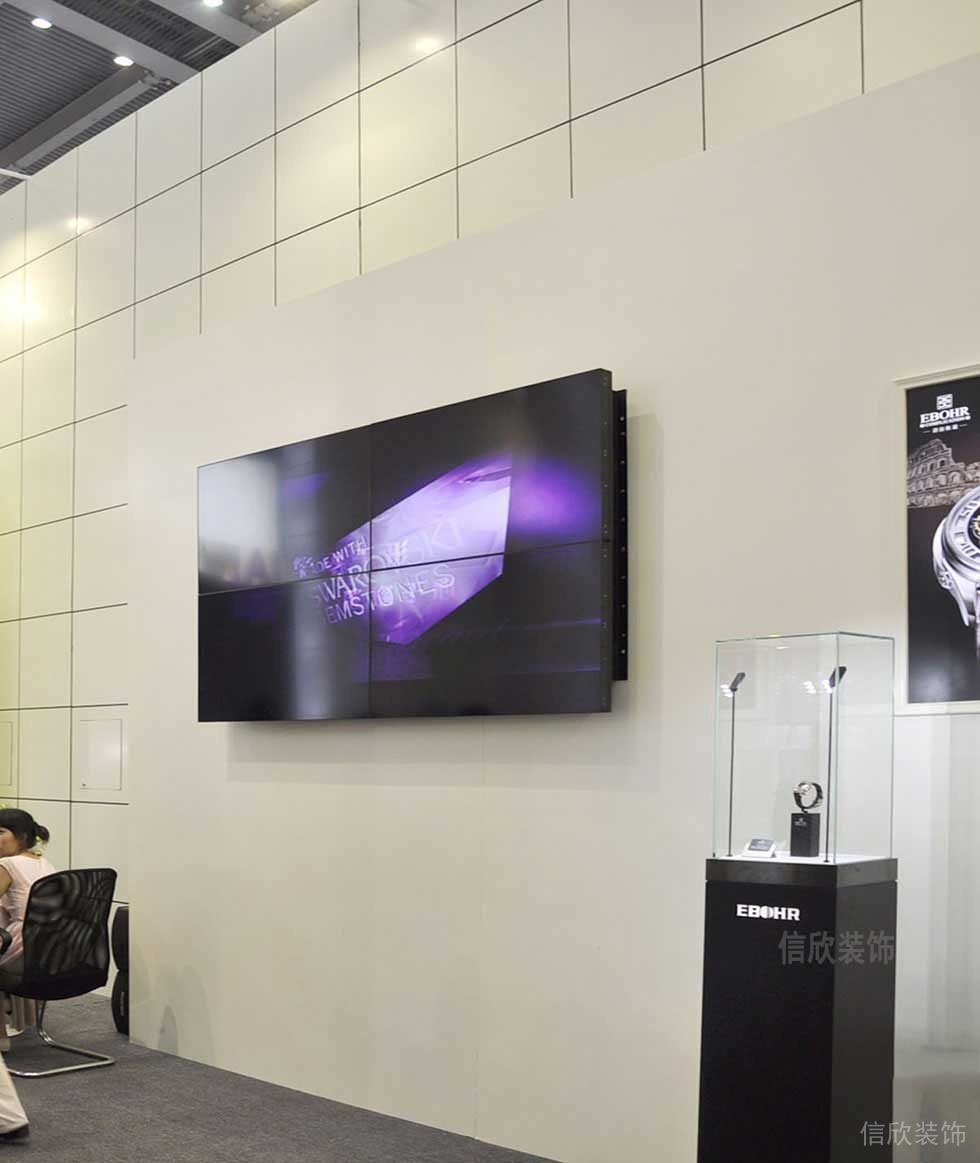 墻體裝修效果圖顯示屏廣告宣傳純白現(xiàn)代風(fēng)產(chǎn)品展示玻璃展柜店鋪裝修