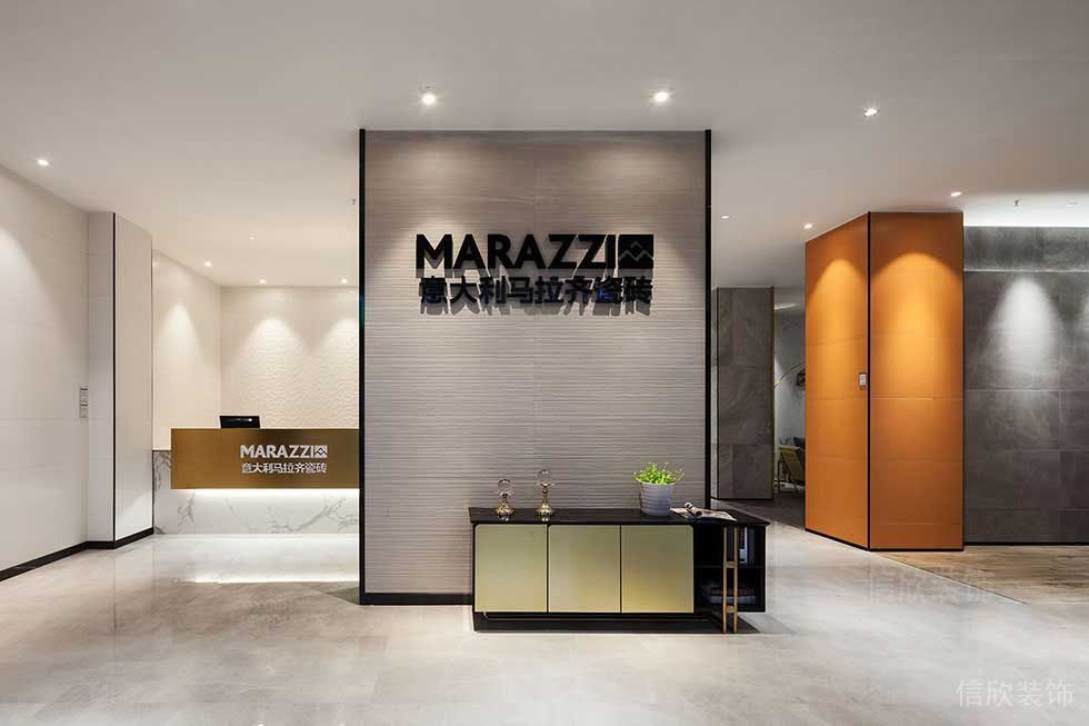 意大利馬拉奇瓷磚店鋪裝修效果圖工業(yè)補貼橙色墻體創(chuàng)意包裹隔斷黑邊現(xiàn)代效果圖