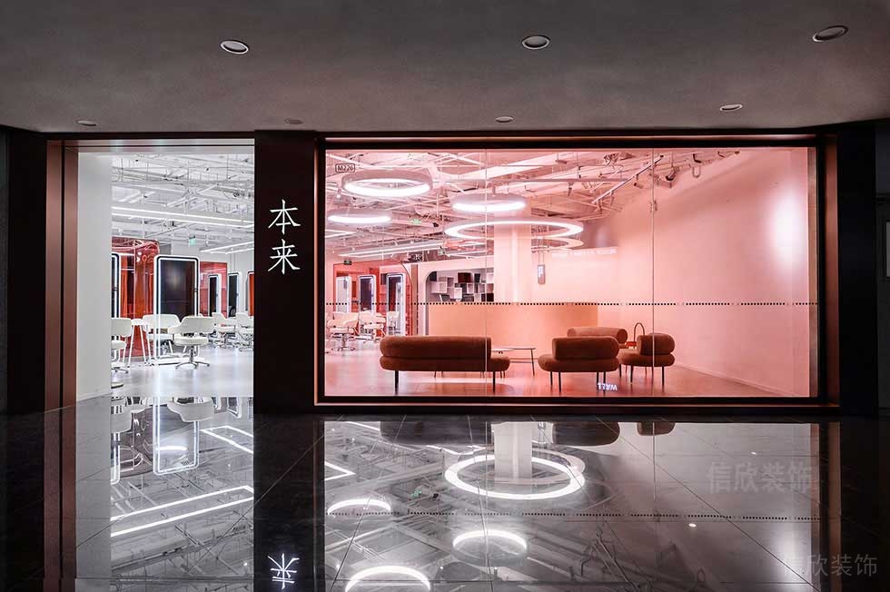 紅色玻璃透光設(shè)計大理石過道本來發(fā)型工作是現(xiàn)代裝修門店