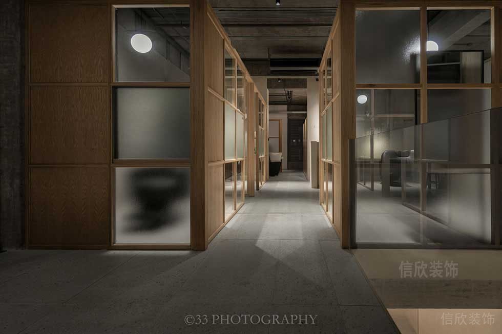實(shí)木設(shè)計(jì)磨砂玻璃裝修設(shè)計(jì)水磨石天花創(chuàng)意過道工作室木質(zhì)