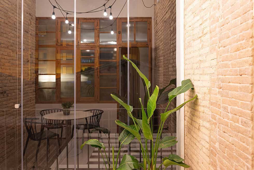 鋼化高強(qiáng)玻璃現(xiàn)代簡(jiǎn)約風(fēng)紅墻簡(jiǎn)約風(fēng)辦公室休息區(qū)裝修