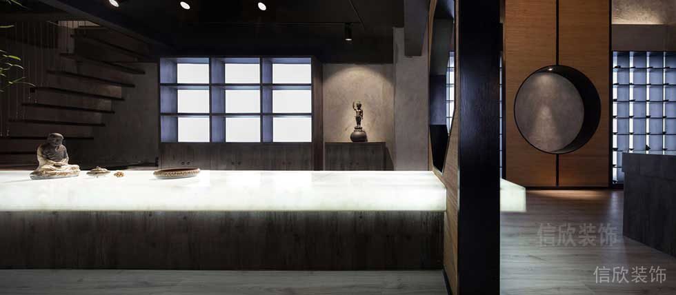 辦公室裝修過道創(chuàng)意設(shè)計(jì)圖佛像藝術(shù)擺件創(chuàng)意暗色過道時(shí)尚效果