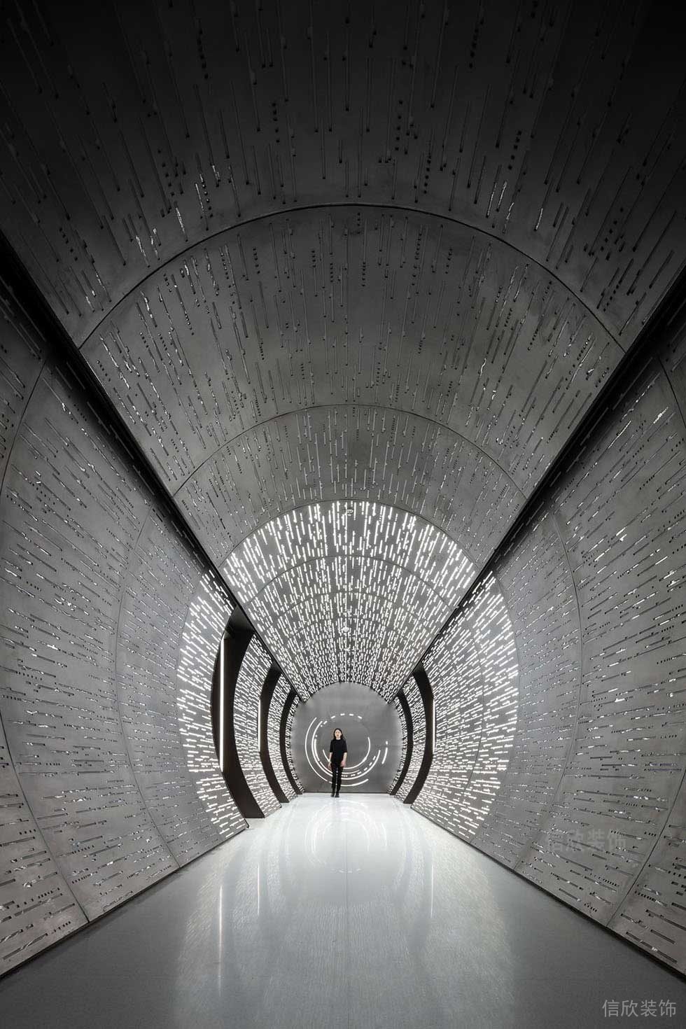 黑色直線過道裝修鏤空燈飾設(shè)計(jì)圖大理石地板裝修辦公室