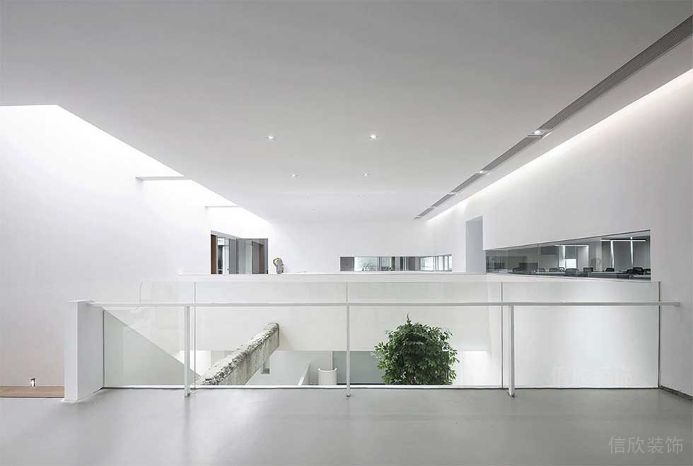 極簡風(fēng)格辦公室二層樓梯走廊裝修圖