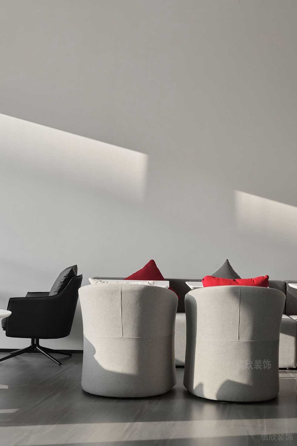 極簡(jiǎn)風(fēng)格辦公室洽談區(qū)裝修圖