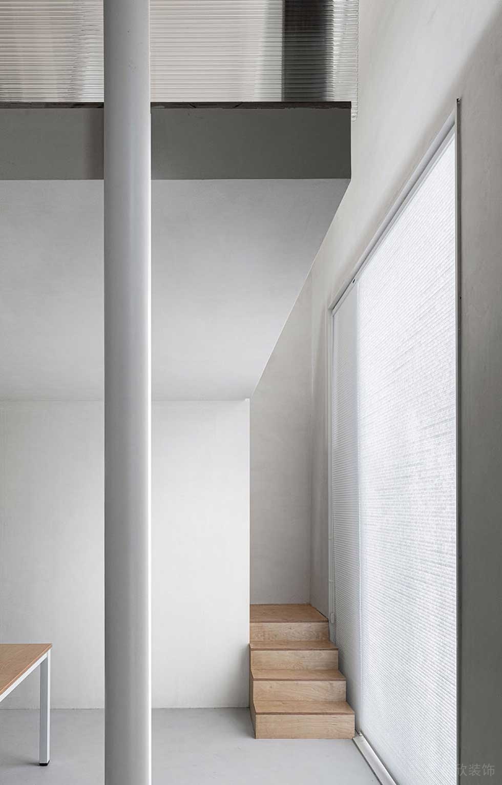 極簡(jiǎn)風(fēng)格企業(yè)辦公室樓梯間裝修圖