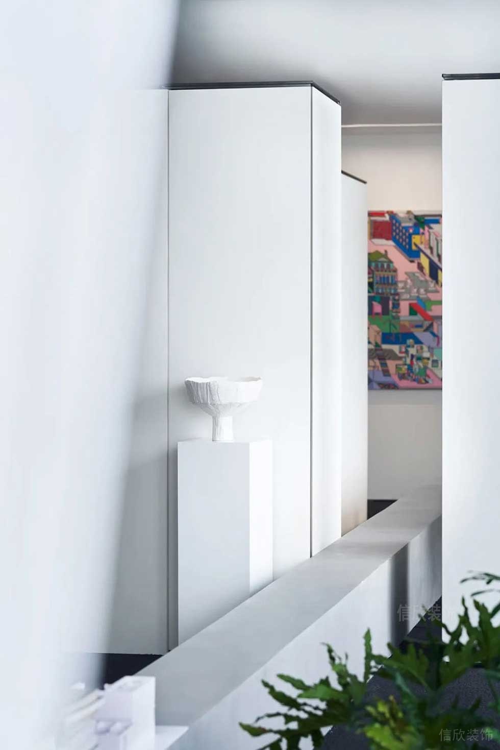 極簡(jiǎn)風(fēng)格商務(wù)辦公室過(guò)道空間藝術(shù)陳設(shè)效果圖